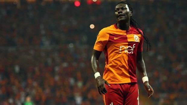 
                <strong>Bafetimbi Gomis (Galatasaray Istanbul)</strong><br>
                Mit seinen 32 Lenzen versucht sich Bafetimbi Gomis auch noch einmal in einem neuen Land. Der französische Stürmer wechselte von Swansea zu Galatasaray und musste zunächst mal eine herbe Blamage miterleben. Denn die Türken schieden überraschend in der Europa-League-Qualifikation gegen Östersunds aus. Dabei stand Gomis in Hin- und Rückspiel in der Startelf, blieb aber ohne Treffer. Besser lief es zum Liga-Auftakt gegen Kayserispor. Da traf der Routinier gleich doppelt und bereitete einen weiteren Treffer vor.
              