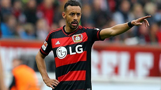 
                <strong>Karim Bellarabi (Bayer 04 Leverkusen)</strong><br>
                Karim Bellarabi reift im Trikot von Bayer 04 Leverkusen zum deutschen Nationalspieler. Bis zum Sommer 2011 läuft der Flügel-Flitzer noch im Dress von Eintracht Braunschweig auf, ehe er sich zum Nulltarif der Werkself anschließt.
              