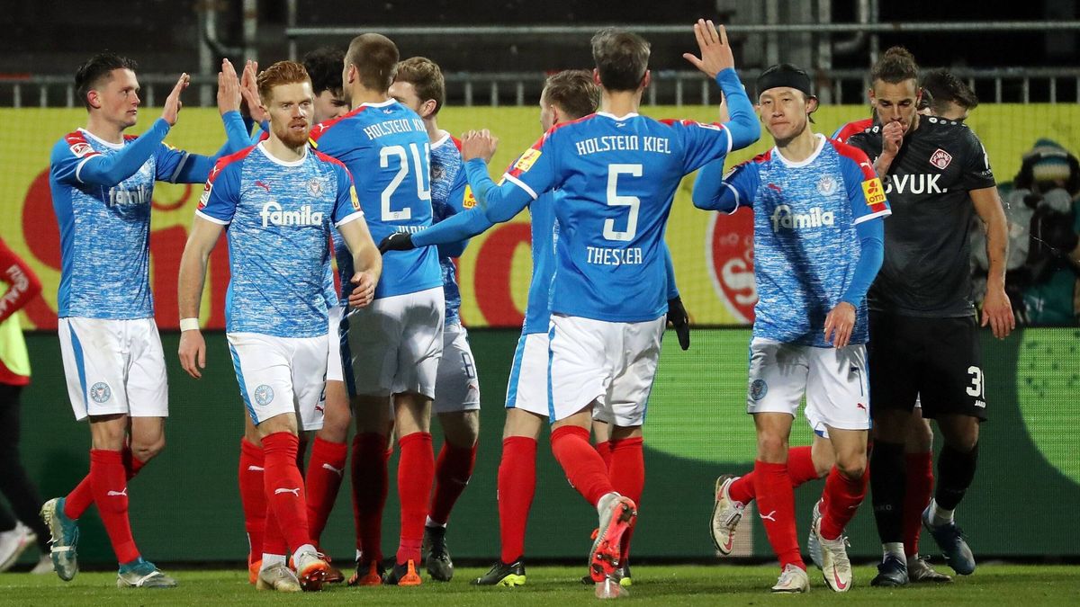 Holstein Kiel müht sich zum Sieg gegen Würzburg