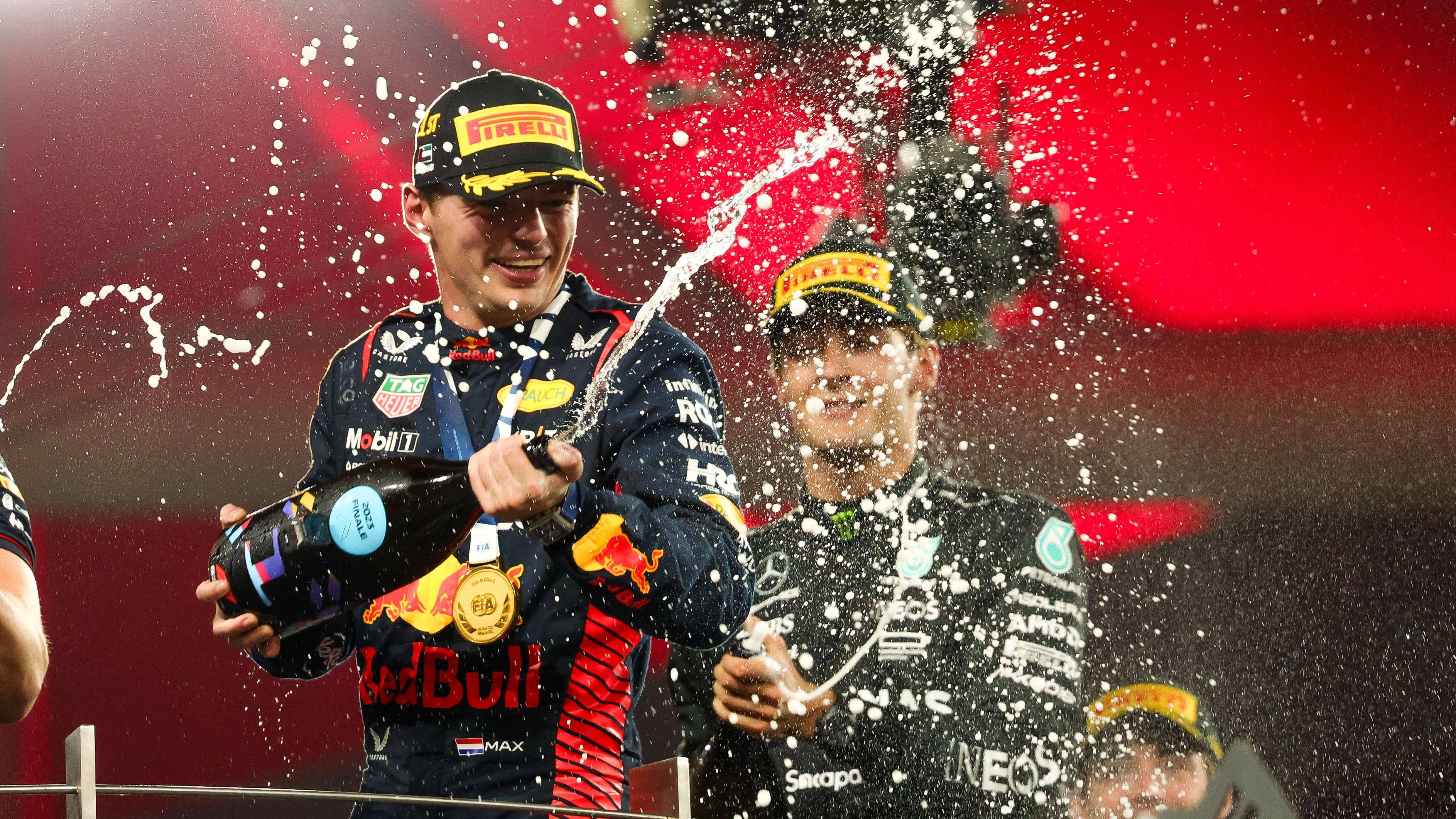 <strong>Formel 1 - Rennkalender 2024 veröffentlicht</strong><br>Wie die "Königsklasse des Motorsports" bekannt gab, wird es auch in der kommenden Saison sechs Sprintrennen geben. Zwei bisherige Strecken blicken dabei aber in die Röhre. <strong><em>ran</em></strong> zeigt, welche Strecken weiterhin ein Zusatzrennen ausrichten dürfen.
