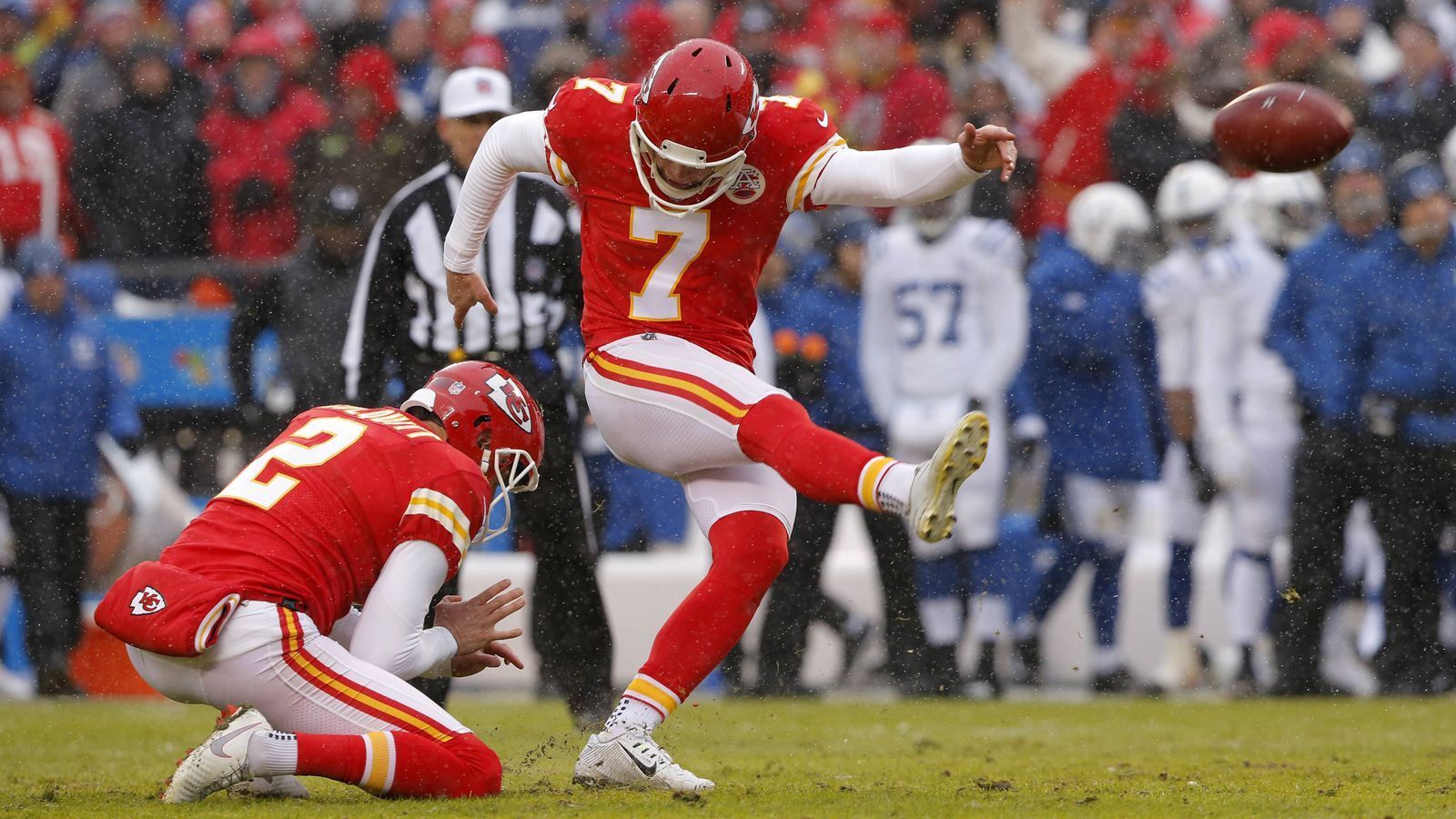 
                <strong>Harrison Butker  (Kansas City Chiefs)</strong><br>
                Butker wurde 2017 von den Kansas City Chiefs in der 7. Runde gedraftet. Der 23-Jährige befindet sich somit erst in seiner zweiten NFL-Saison und ist der unerfahrenste Kicker in den Conference-Championship-Games. Butker hat gleich in seiner ersten Saison voll eingeschlagen und stellte bereits im ersten Monat einen neuen NFL-Rekord für die meisten Field Goals eines Rookies auf.  
              