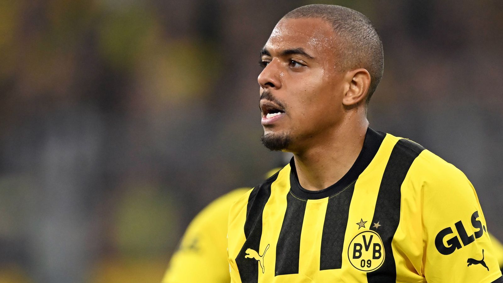 
                <strong>Donyell Malen (Borussia Dortmund)</strong><br>
                Der BVB-Joker probiert es in der 67. Minute mit einem wuchtigen Schuss, allerdings genau auf Sommer. Kurz vor Schluss erzielt Malen nach einer guten Aktion das 2:4. Vielleicht hätte er von Anfang an spielen sollen. ran-Note: 3
              