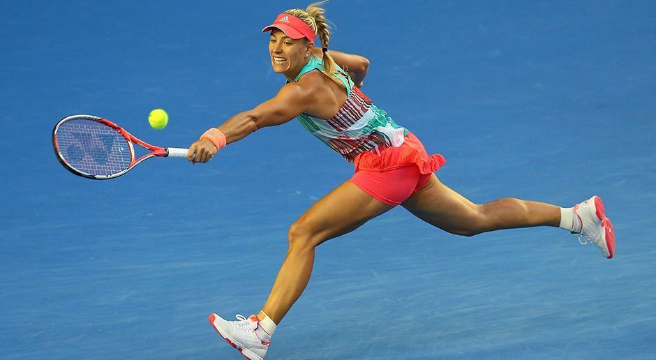 
                <strong>Kerber gewinnt Australian Open: Die besten Szenen</strong><br>
                Auch der dritte Satz bedeutet Schwerstarbeit für Angelique Kerber. Immer wieder bringt sie bestens platzierte Bälle ihrer Gegnerin zurück ins Feld. Selbst von einem Rebreak lässt sie sich nicht aus der Ruhe bringen - und das bedeutet am Ende das 6:4 im entscheidenden Satz!
              