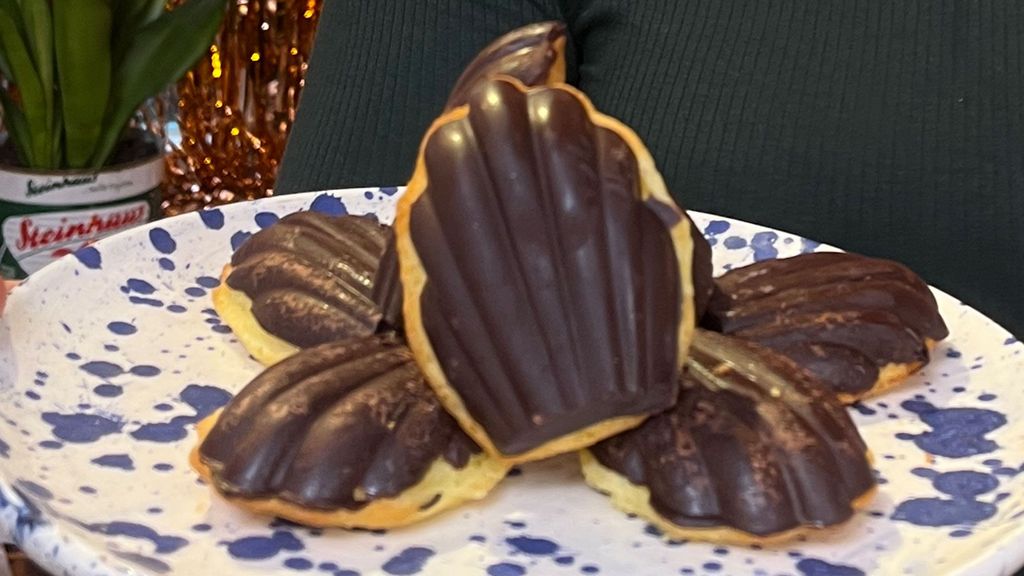 Orangen-Madeleines mit dunkler Schokolade