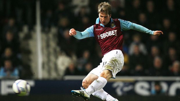 
                <strong>Thomas Hitzlsperger</strong><br>
                Der ehemalige Nationalspieler verdankt seinen Beinamen seinem harten Schuss mit dem linken Fuß. Besonders aus der Distanz war sein linker Fuß eine echte Waffe. Bei West Ham United nannten ihn die Fans deshalb einst "Hitz, the Hammer".
              