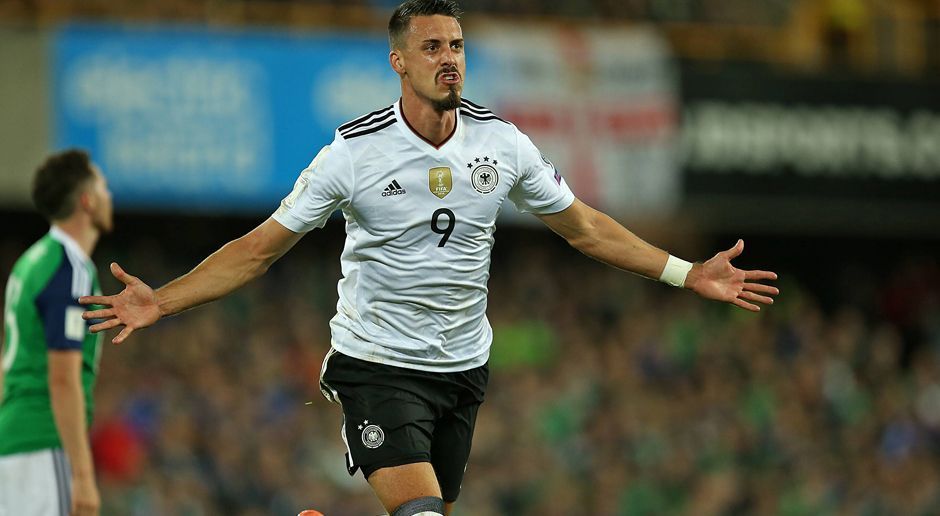 
                <strong>Sandro Wagner</strong><br>
                Vier Tore in vier Länderspielen: Sandro Wagners Bilanz ist makellos. Seine Vorstellung gegen Nordirland kann sich ebenfalls sehen lassen. Hoffenheims Stürmer hat zahlreiche Möglichkeiten vor dem Tor der Nordiren. In der 21. Minute glänzt er durch seinen Treffer zum 2:0 nach Zuspiel von Thomas Müller. In Halbzeit zwei zeigt Wagner auch erstmals seine Fähigkeiten als Assistgeber (auf Müller). ran-Note: 2. 
              