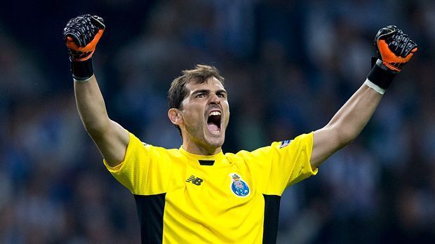 
                <strong>Iker Casillas</strong><br>
                Auswechselspieler: Iker Casillas (FC Porto). Auch wenn seine besten Jahre wohl vorbei sind, findet Pique noch einen Platz für seinen Nationalmannschaftskollegen. Hier ist es zwar nur auf der Ersatzbank, beim FC Porto ist er hingegen unumstritten.
              