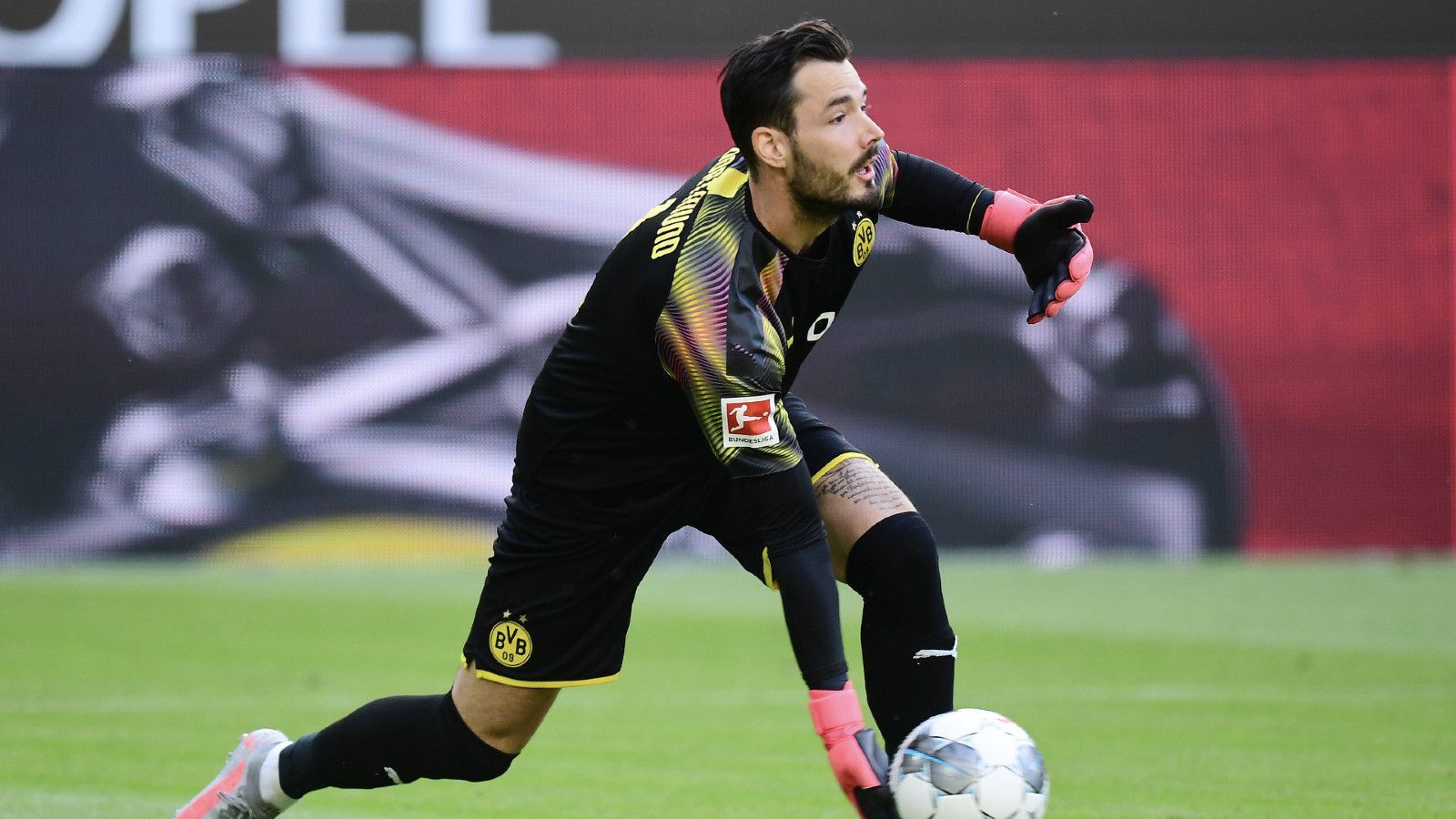 
                <strong>Roman Bürki </strong><br>
                Der Torwart ist über weite Strecken des Spiels praktisch beschäftigungslos. Eine Glanz-Parade ist gegen den harmlosen Angriff von Hertha BSC nicht notwendig. ran-Note: 3 
              