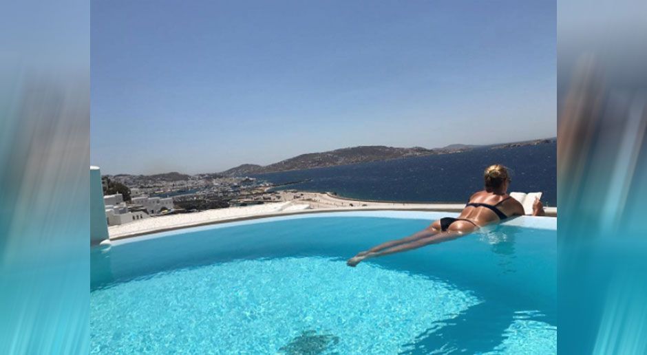 
                <strong>Dominika Cibulkova</strong><br>
                Wie vertreibt sich ein Tennis-Star seine Freizeit? Dominika Cibulkova hängt im Pool ab - und beschert uns atemberaubende Aussichten.
              