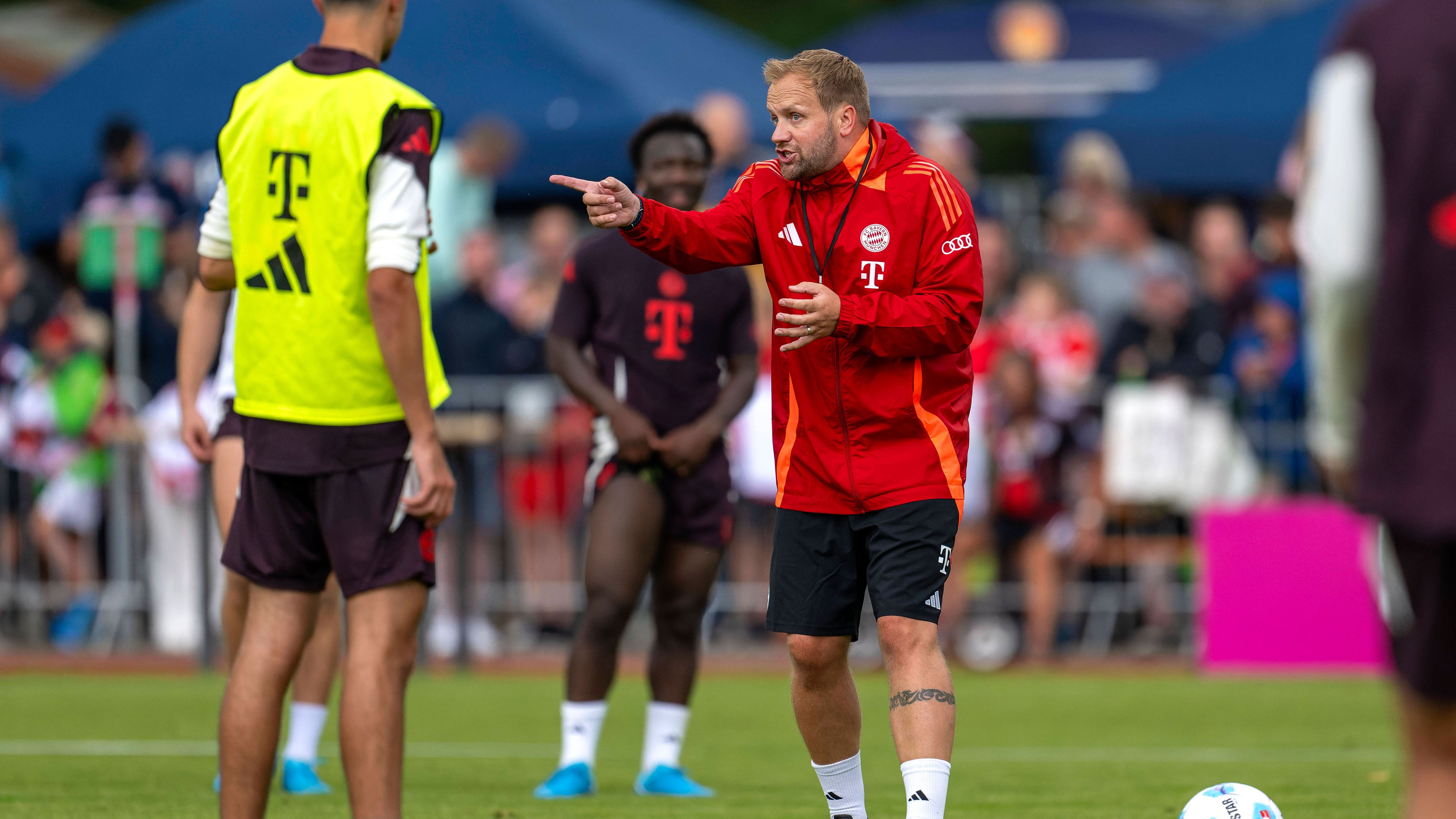 <strong>Aaron Danks (Co-Trainer)</strong><br>Nach rund eineinhalb Jahren als Co-Trainer bei Middlesbrough riefen dann der FC Bayern und Vincent Kompany. Der Belgier sagt über Danks: "Er ist meiner Meinung nach einer der talentiertesten Trainer in England. Er hat im Verband sehr gute Arbeit geleistet, mit vielen jungen Spielern, die jetzt im Finale der Europameisterschaft standen."