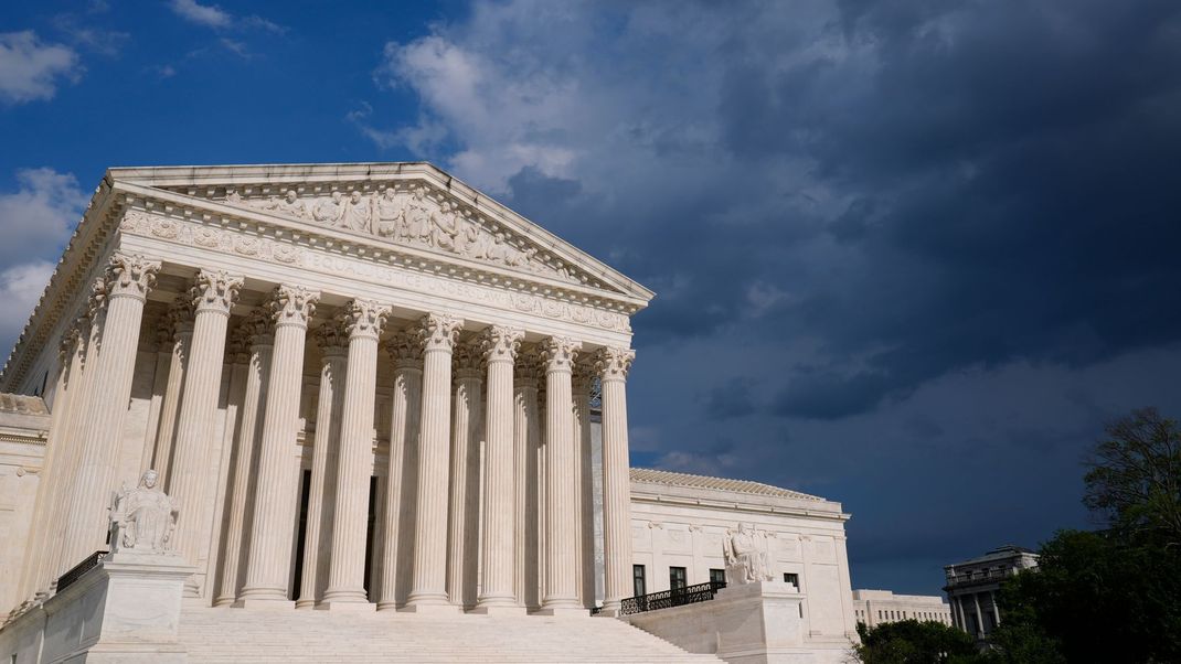Das Supreme Court ermöglicht der Trump-Regierung schnelle und weitreichende Abschiebe-Maßnahmen.