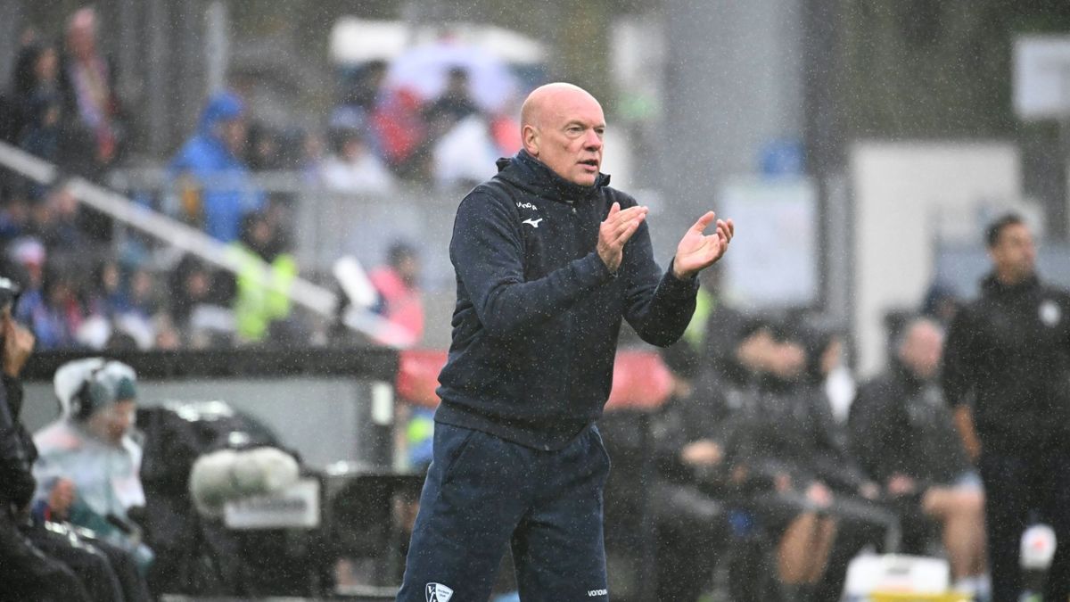 Im Kieler Regen: Bochums Trainer Uwe Rösler