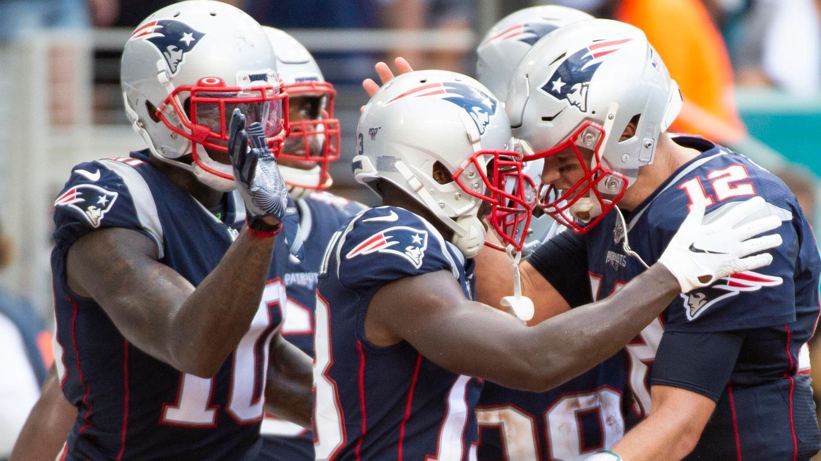 
                <strong>Gewinner: New England Patriots</strong><br>
                Die New England Patriots gehören ja stets zu den Favoriten. In diesem Jahr aber besonders, mit einem offenbar nie alternden Tom Brady (605 Yards, fünf Touchdowns), einer starken Defense und der neuen Waffe Antonio Brown. Bei den Pats läuft es. So gut, dass nach den 36,5 Punkten im Schnitt in den ersten beiden Spielen bereits Fragen zu einer 16-0-Saison kommen. Das hatten die Patriots 2007 schon einmal geschafft. Aber: Damals verlor man im Super Bowl gegen die Giants.
              