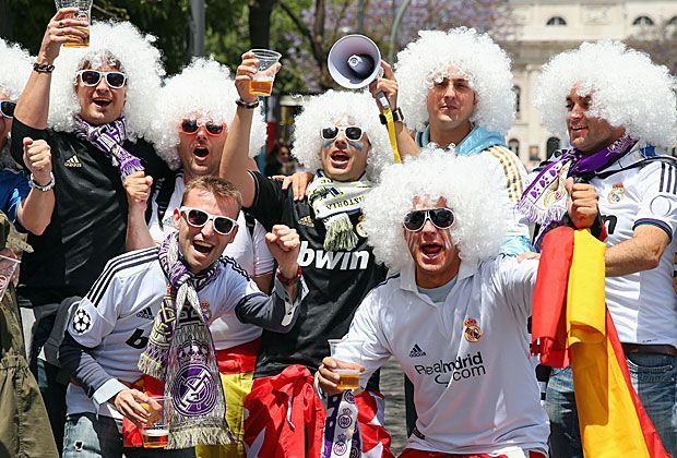 
                <strong>Champions-League-Finale: Real Madrid vs. Atletico Madrid</strong><br>
                Weiße Perücken und cervecas - die Vorfreude bei den Real-Fans ist riesig. Der Traum von "la decima" soll heute Abend wahr werden. Dann wird die Feier mit Sicherheit noch ausgelassener ...
              