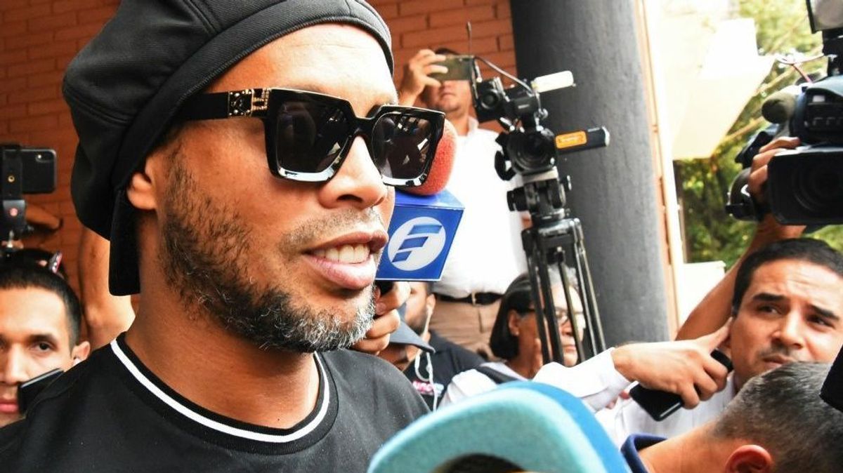 Ronaldinho sitzt weiterhin in Untersuchungshaft