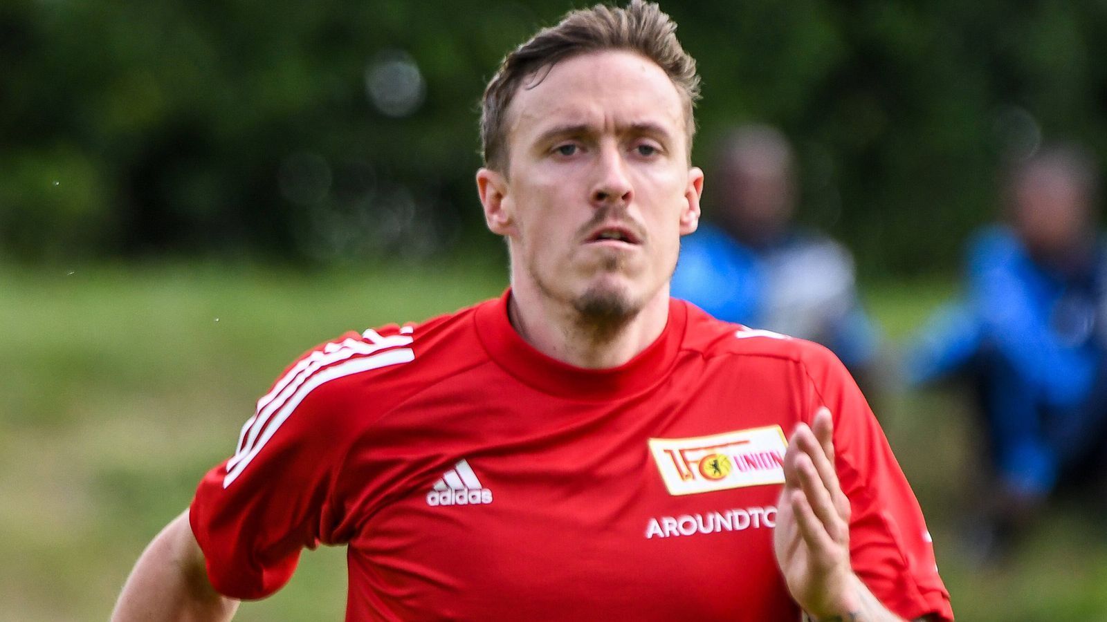 
                <strong>Union Berlin</strong><br>
                Zugänge: Max Kruse (Bild, vereinslos), Marius Bülter (1. FC Magdeburg, feste Verpflichtung nach Leihe), Sebastian Griesbeck (1. FC Heidenheim), Niko Gießelmann (Fortuna Düsseldorf), Robin Knoche (VfL Wolfsburg), Andreas Luthe (FC Augsburg), Cedric Teuchert (Schalke 04), Keita Endo (Yokohama F. Marinos, Leihe), Nico Schlotterbeck (SC Freiburg, Leihe), Berkan Taz (Energie Cottbus, Leih-Ende), Lars Dietz (Viktoria Köln, Leih-Ende), Lennart Moser (Cercle Brügge, Leih-Ende)Abgänge: Ken Reichel (VfL Osnabrück), Sebastian Polter (Fortuna Sittard), Rafal Gikiewicz (FC Augsburg), Leo Oppermann (Hamburger SV II), Julius Kade (Dynamo Dresden), Lennard Maloney (Borussia Dortmund II), Florian Flecker (Würzburger Kickers), Laurenz Dehl (Hallescher FC, Leihe), Nicolai Rapp (SV Darmstadt, Leihe), Suleiman Abdullahi (Eintracht Braunschweig, Leihe), Felix Kroos (Eintracht Braunschweig), Maurice Opfermann Arcones, Manuel Schmiedebach (beide vereinslos), Michael Parensen (Karriereende), Moritz Nicolas (Borussia Mönchengladbach, Leih-Ende), Keven Schlotterbeck (SC Freiburg, Leih-Ende), Yunus Malli (Wolfsburg, Leih-Ende)
              