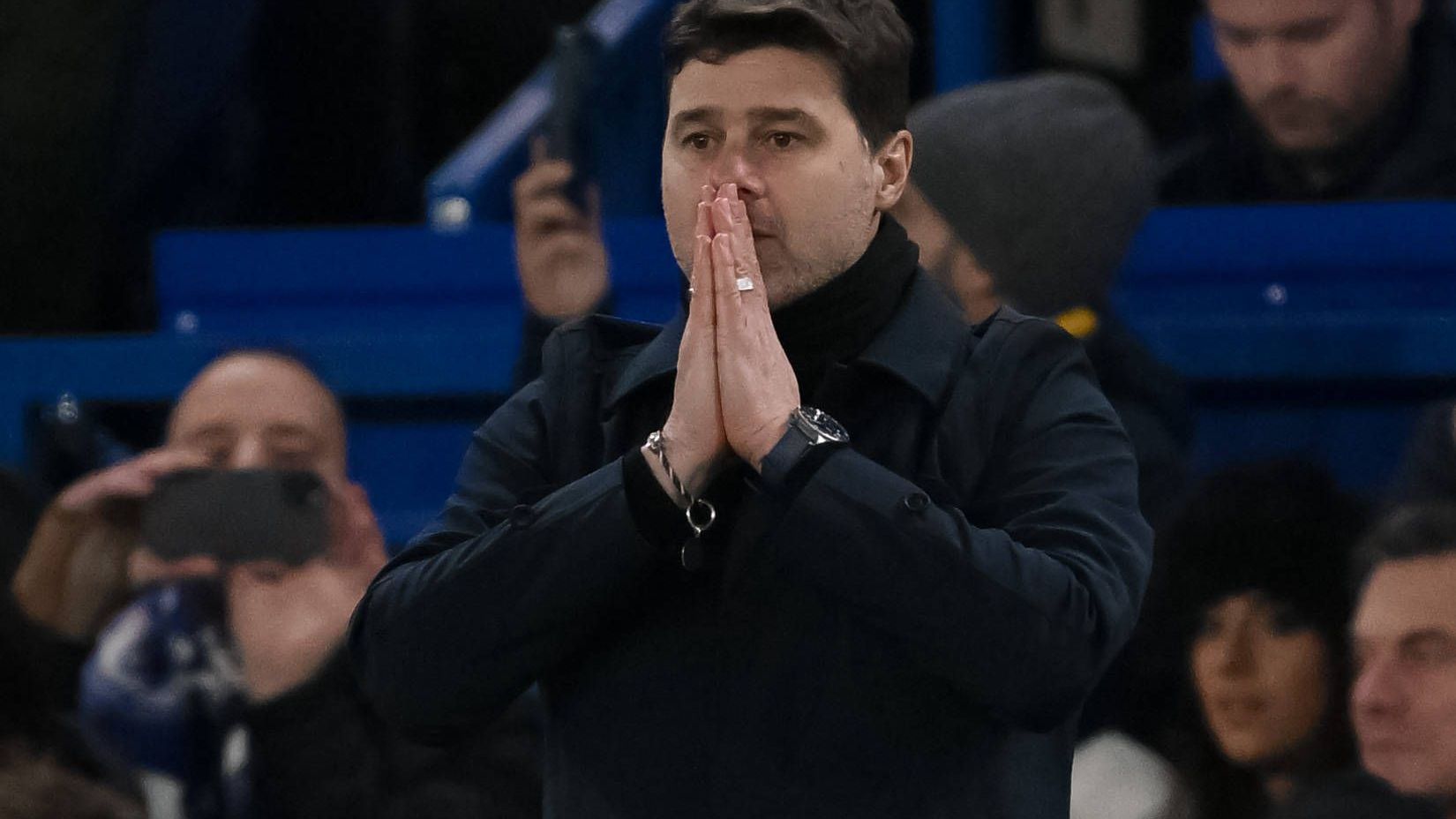 <strong>FC Chelsea</strong> <br>Mauricio Pochettino war der Wunschkandidat beim FC Chelsea, doch so wirklich rund läuft es nicht. Platz neun in der Premier League ist viel zu wenig. Trainerwechsel nicht ausgeschlossen. Die "Blues" können sich Klopp allerdings von vornherein abschminken, da der den "Reds"-Fans versprochen hat, nie wieder eine englische Mannschaft zu trainieren.