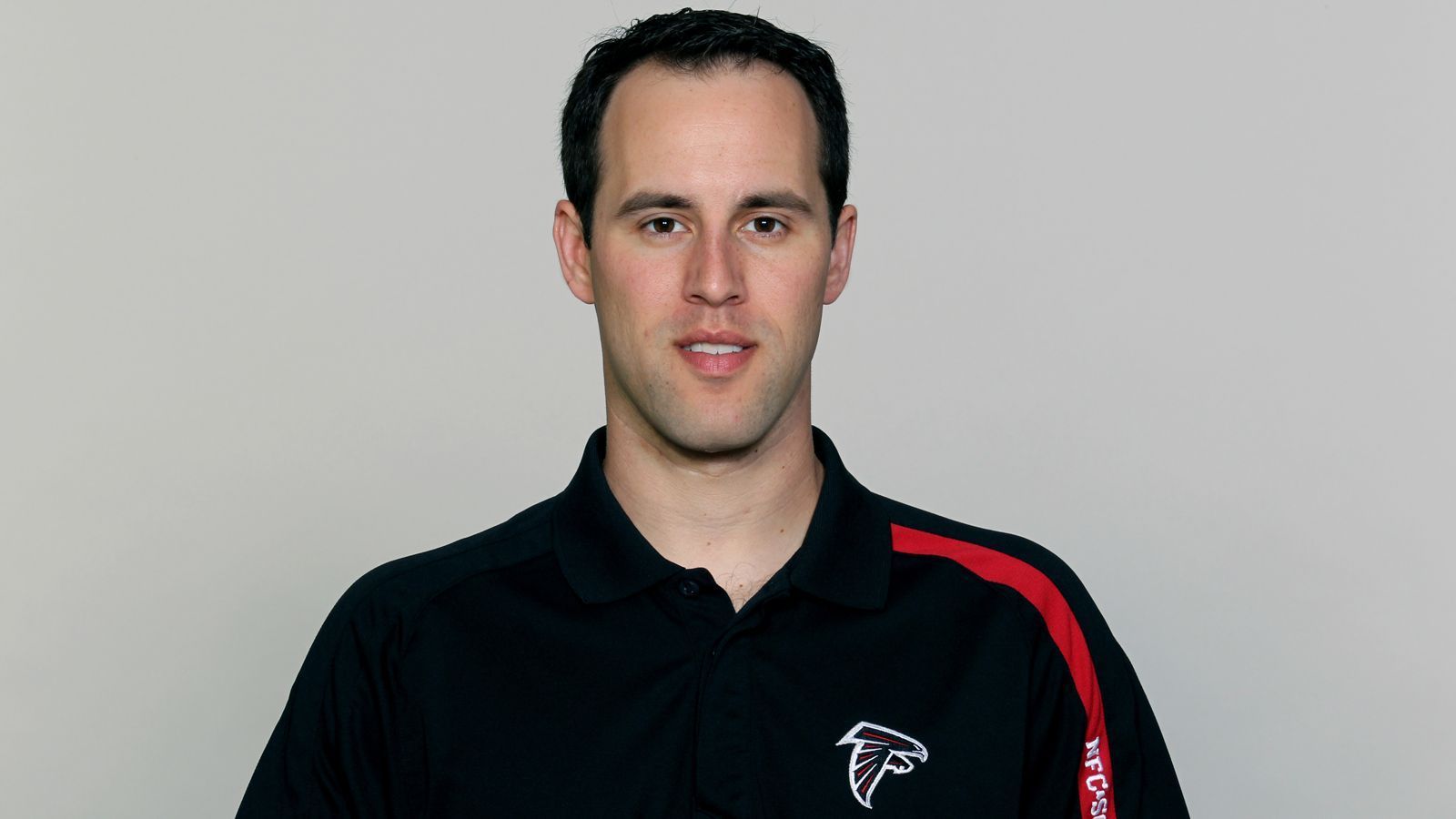 
                <strong>Andrew Weidinger (Head Coach, Barcelona Dragons)</strong><br>
                Andrew Weidinger war von 2008 bis 2014 Offensive Assistant Coach bei den Atlanta Falcons in der NFL, danach vier Spielzeiten bei den Tampa Bay Buccaneers Assistant Wide Receiver Coach und für das Game Management zuständig. Nach einem kurzen Intermezzo bei den Arizona Hotshots in der Alliance of American Football (AAF) erfolgte der Wechsel nach Europa. 2020 und 2021 war er Offensive Coordinator bei den Potsdam Royals in der Geman Football League. Die Barcelona Dragons sind seine erste Station als Head Coach.
              