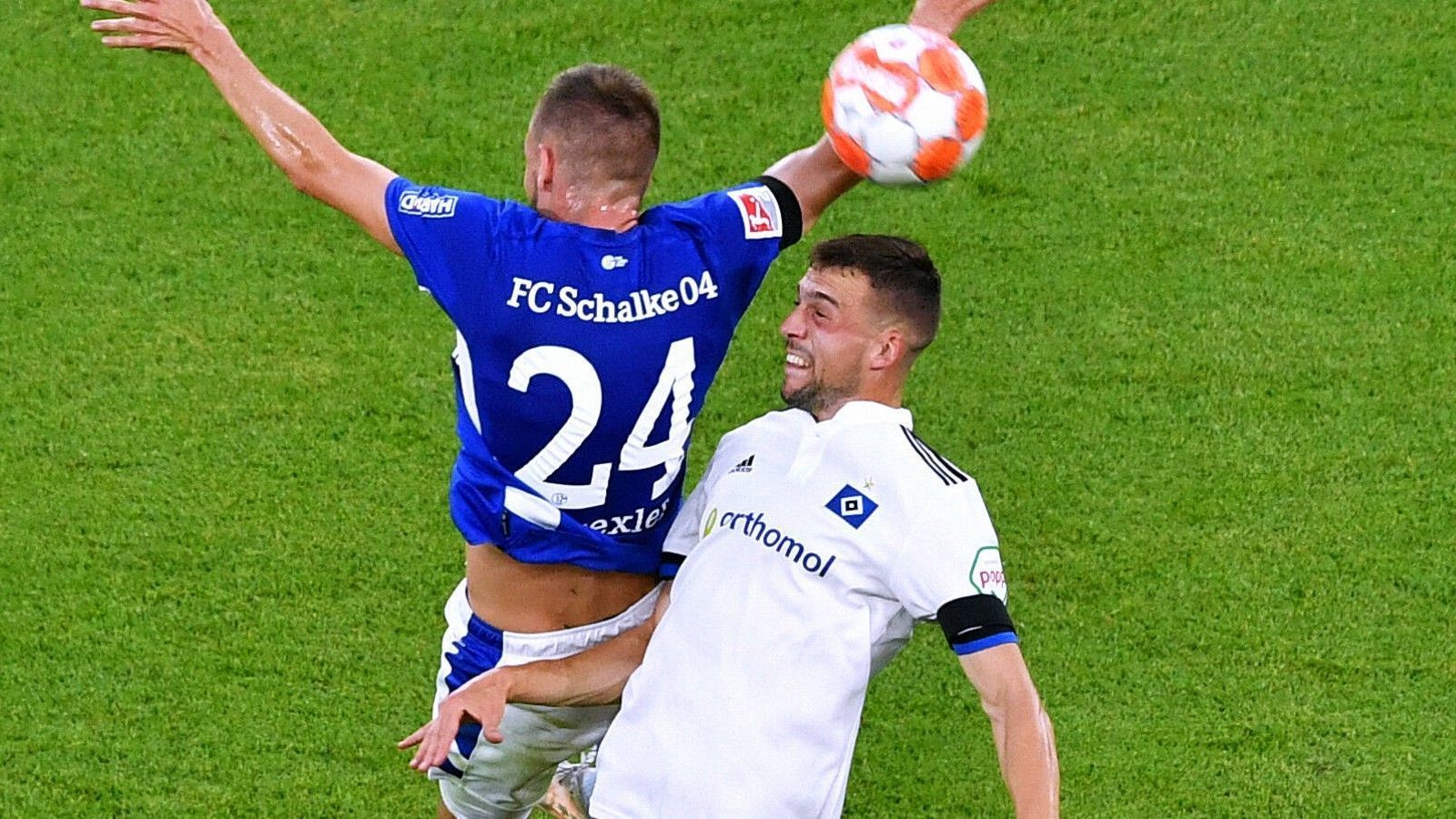 
                <strong>Jonas Meffert (Hamburger SV)</strong><br>
                Über weite Strecken ein unauffälliges Spiel des Mittelfeldspielers. Hat in der ersten Halbzeit Probleme, seine Rolle als spielgestaltender Sechser zu finden. Unterbindet per Foulspiel einen gefährlichen Schalke-Konter, wofür er die gelbe Karte sieht (34.). ran-Note: 4
              