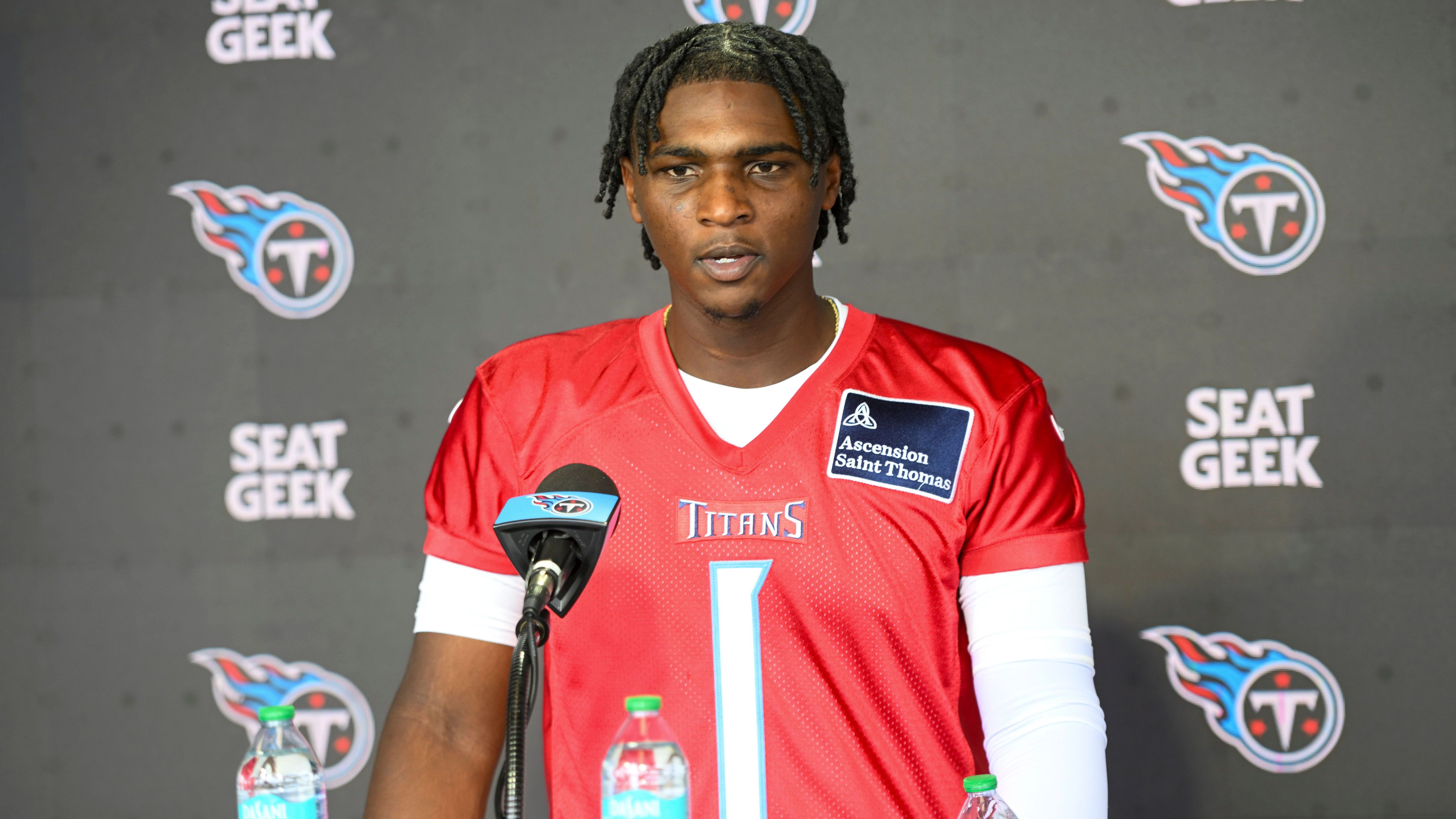 <strong>Tennessee Titans: Cam Ward behutsam aufbauen</strong><br>Als Nummer-1-Pick steht Cam Ward bei den Titans natürlich unter Druck, doch die Franchise kann es sich nicht leisten, den Hoffnungsträger zu verbrennen. Er ist und bleibt für 2025 ein Rookie. Umso wichtiger ist es, ihn in den nächsten Wochen planvoll an NFL-Niveau zu gewöhnen.