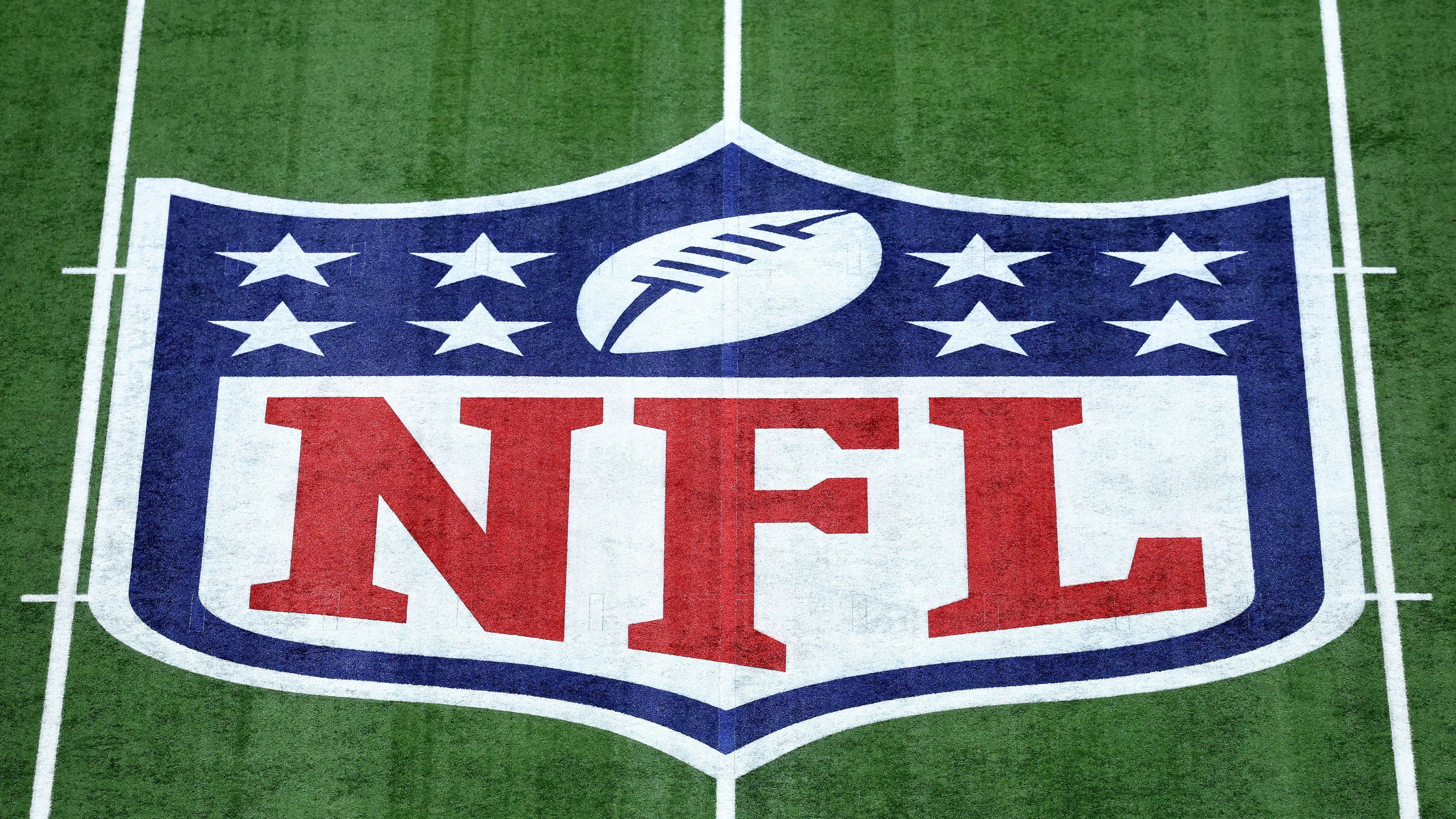 Die NFLPA, die Spielergewerkschaft der Liga, hat mal wieder ihre Spieler befragt. Diesmal zum Thema, wie sie die Owner der NFL-Teams benoten würden.&nbsp;<strong><em>ran</em></strong> zeigt, wie die Stars abgestimmt haben. <em>Erklärung: A+ ist die beste vergebene Note, F- die schlechteste.</em>