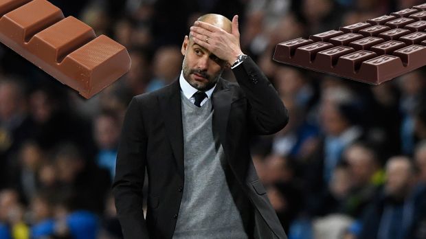 
                <strong>Pep Guardiola: Süßigkeiten </strong><br>
                Pep Guardiola tüftelt daran, seine Mannschaft erfolgreicher zu machen und setzt auch bei der Ernährung an: Kürzlich verbot der Coach den Verkauf von Schokolade und anderen Süßigkeiten auf dem Vereinsgelände. Mit dem Verbot bestimmter Nahrungsmittel ist Guardiola aber nicht der Einzige. Ob Pommes, Nutella oder Eier: ran.de zeigt die verbotenen Lebensmittel verschiedener Fußball-Klubs.
              