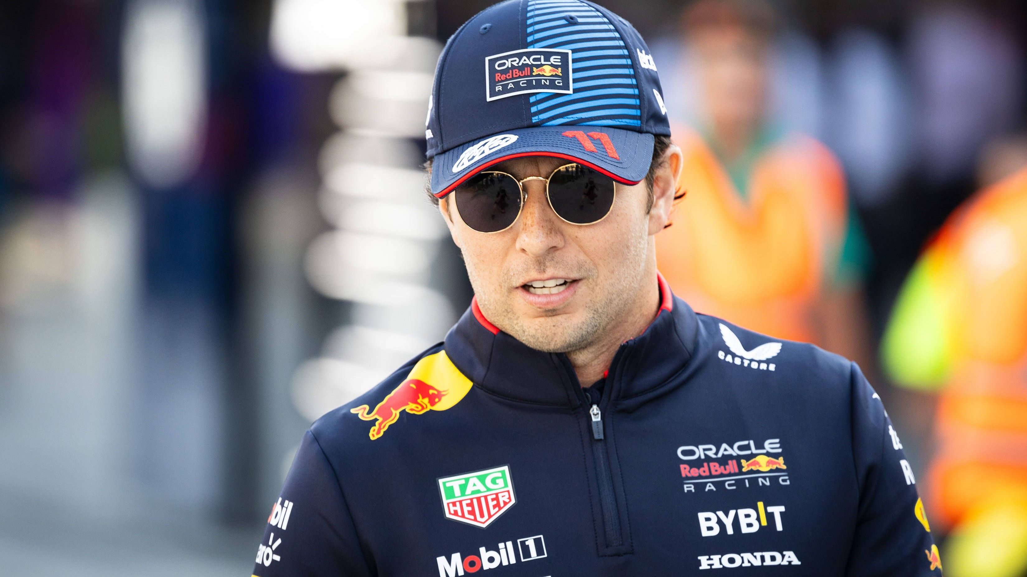 <strong>Perez wird vorzeitig ersetzt</strong><br>Da Sergio Perez noch deutlicher als in den Jahren zuvor von seinem Teamkollegen gebügelt wird, zieht Red-Bull-Motorsportchef Dr. Helmut Marko die Reißleine. Der Mexikaner wird durch Daniel Ricciardo ersetzt, der vom Schwesterteam Racing Bulls hochgezogen wird und damit seine Rückkehr zum Team feiert.