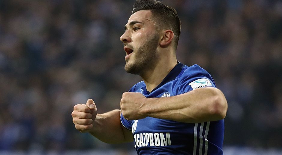 
                <strong>Abwehr: Sead Kolasinac (FC Schalke 04)</strong><br>
                Abwehr: Sead Kolasinac (FC Schalke 04). Bleibt der Bosnier ein Schalker oder wechselt er zu einem europäischen Schwergewicht? Noch ist die Zukunft des 23-Jährigen offen. Unter anderem Juventus Turin und der AC Mailand sollen schon angeklopft haben. Auf Schalke war Kolasinac zuletzt gesetzt. Mal in der Verteidigung, mal im linken Mittelfeld.
              