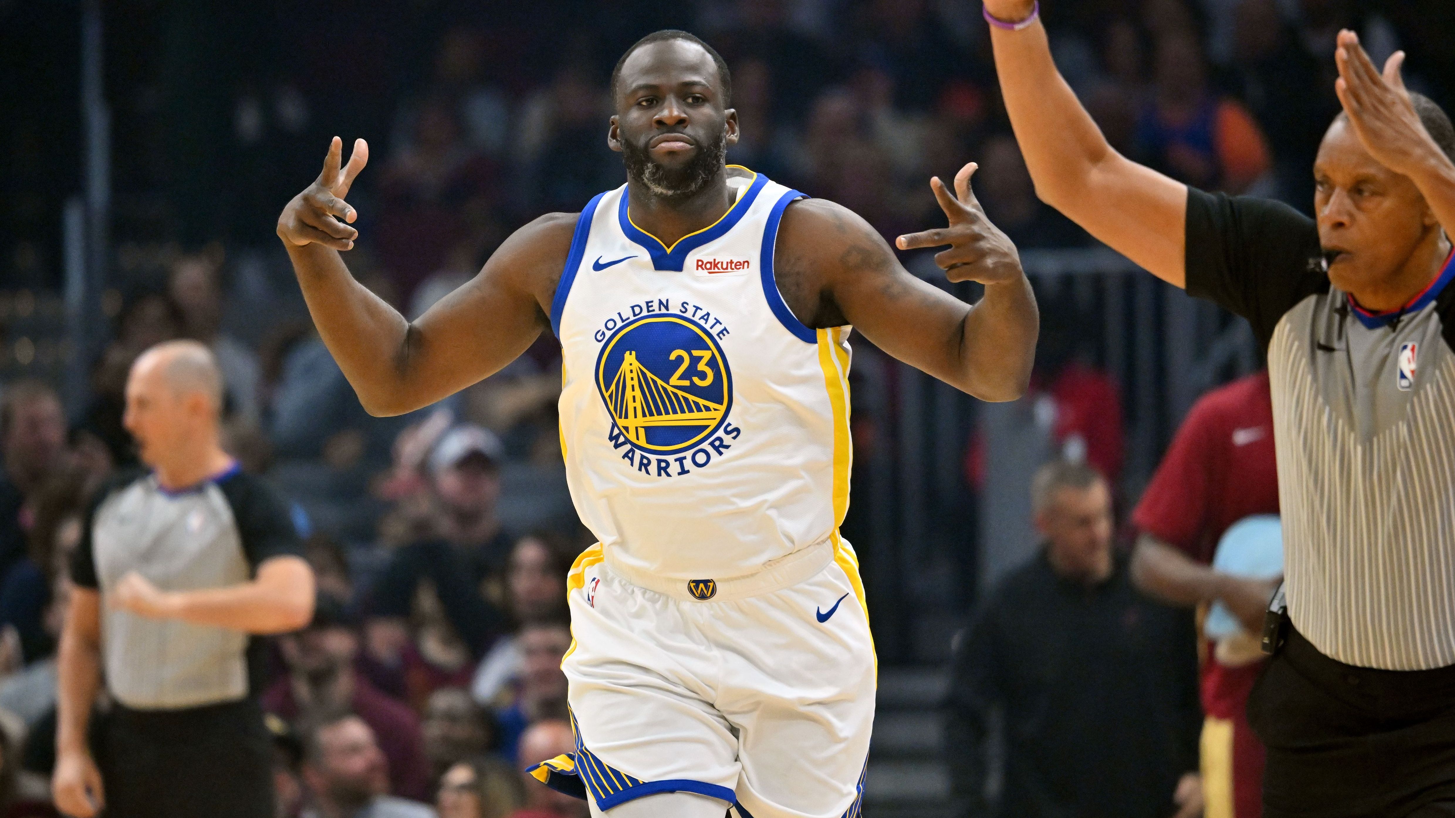 <strong>Draymond Green: Die größten Skandale des Warriors-Stars</strong><br>Draymond Green von den Golden State Warriors sorgte (mal wieder) für einen Eklat. Bei der Partie gegen die Orlando Magic flog der Power Forward der Warriors bereits nach vier Minuten vom Parkett. <em><strong>ran</strong></em> wirft einen Blick auf die größten Skandale des Bad Boys.