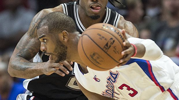 
                <strong>Chris Paul (Los Angeles Clippers) - 90</strong><br>
                Chris Paul (Los Angeles Clippers) - 90. Noch einen Tick besser als Westbrook sieht "2K Games" den Teamkollegen von Griffin. Im Gegensatz zum Thunder-Guard sucht er häufiger den besser postierten Mitspieler. Diese uneigennützige Spielweise hat "CP3" bereits acht Nominierungen für das All Star Game eingebracht.
              