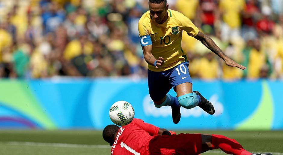 
                <strong>Neymar erzielt schnellstes Olympia-Tor</strong><br>
                Brasiliens Superstar Neymar hat im Halbfinale gegen Honduras das schnellste Tor der olympischen Fußball-Historie erzielt. Der Torjäger des FC Barcelona traf im Maracana-Stadion bereits nach 14 Sekunden zum 1:0. Der bisherige Rekord war erst zwei Wochen alt: Am 3. August hatte die Kanadierin Janine Beckie gegen Australien nach 19 Sekunden getroffen. Vor den Sommerspielen in Brasilien hielt der Mexikaner Oribe Peralta, der 2012 im Finale von London gegen Brasilien (2:1) nach 28 Sekunden die Führung erzielt hatte, die Bestmarke.
              