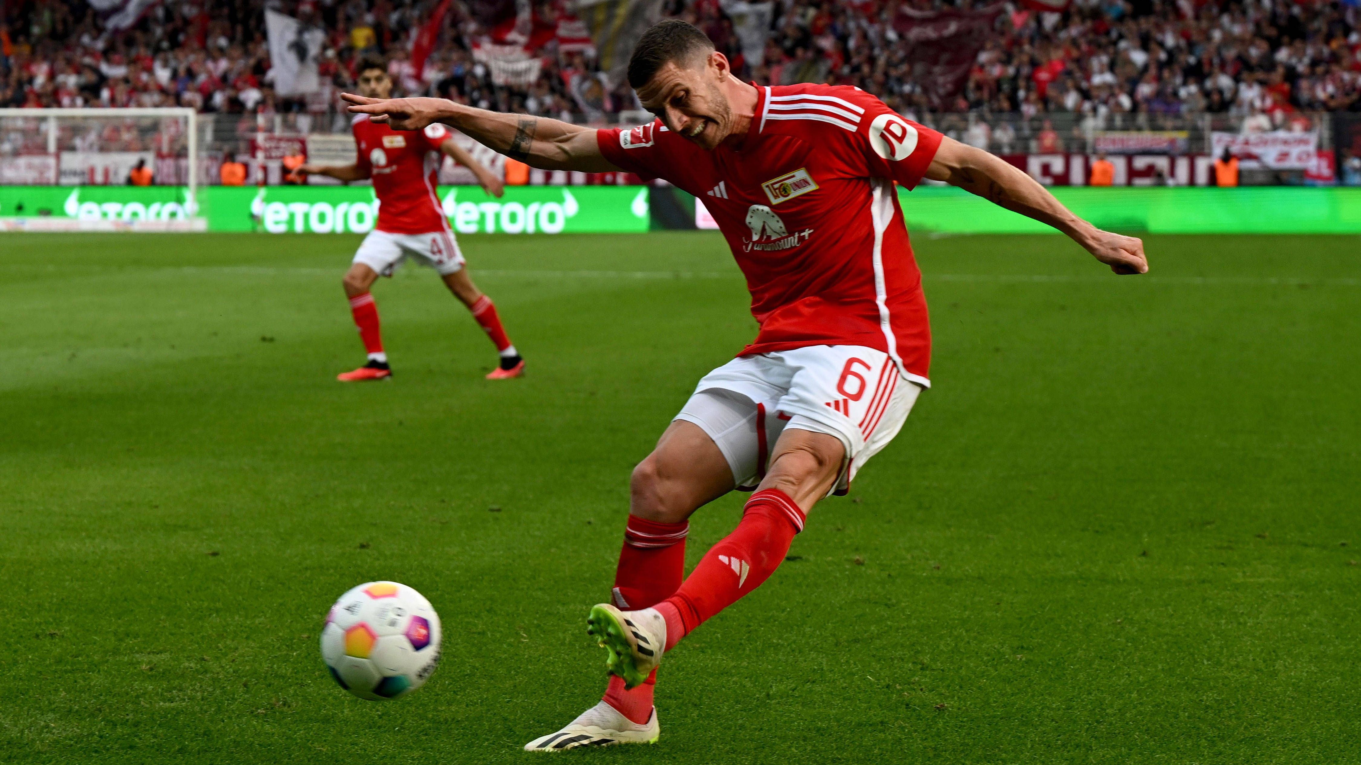 <strong>Linker Verteidiger: Robin Gosens (Union Berlin)</strong><br>Wie gut willst du bei deinem neuen Arbeitgeber starten? Robin Gosens: Ja. Zwei Treffer steuerte der Neu-Berliner bei seinem Startelfdebüt gegen Darmstadt zum Union-Sieg bei. Auch aus diesem Grund sollte Gosens gegen Japan spielen. Zwar befindet sich sein Dauerkonkurrent David Raum ebenfalls in guter Form, allerdings weist diese im Defensivverhalten häufig Schwächen auf. Hier hat Gosens einen Vorsprung - obwohl beide beim besten Willen keine defensiven Abräumer sind.