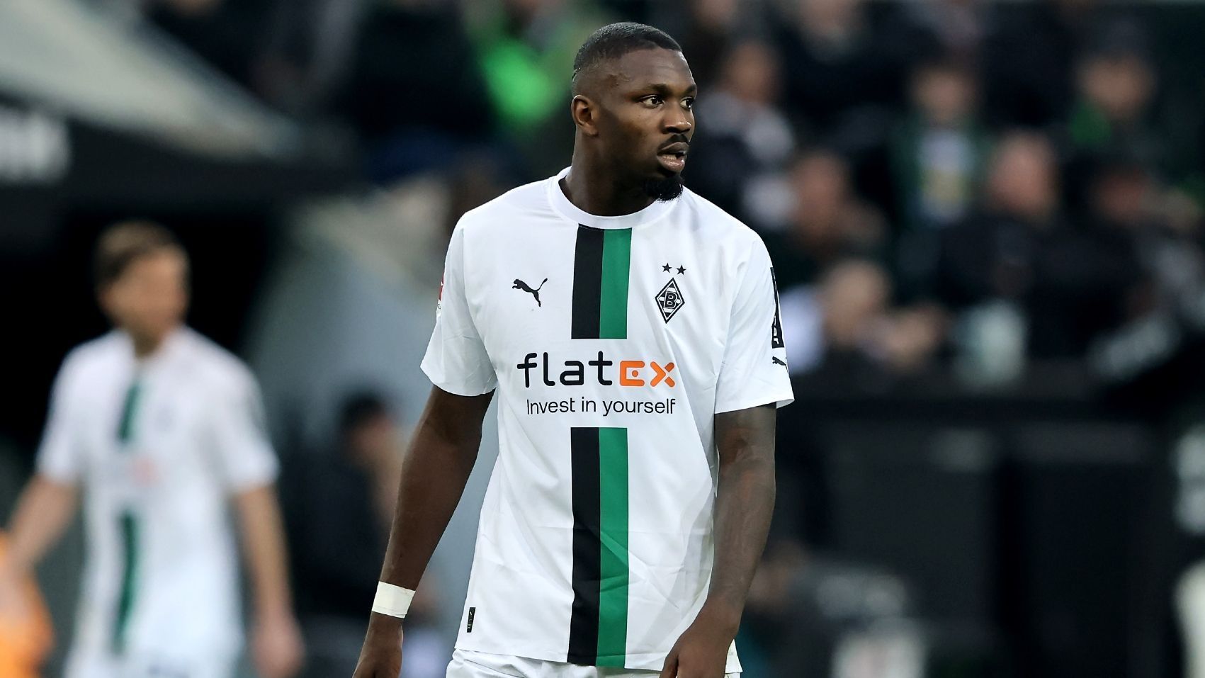 
                <strong>Platz 6 - Marcus Thuram (Borussia Mönchengladbach)</strong><br>
                &#x2022; <strong>Bisheriger Verein: </strong>Borussia Mönchengladbach<br>&#x2022; <strong>Größte Erfolge: </strong>Nations-League-Sieger 2021<br>&#x2022; <strong>Marktwert: </strong>32 Millionen Euro<br>&#x2022; <strong>Alter: </strong><br>&#x2022; <strong>Tendenz: </strong>wird auf jeden Fall gehen<br>&#x2022; <strong><strong>Mögliche Ziele:</strong> </strong>AC Mailand, Paris Saint-Germain, RB Leipzig<br>
              