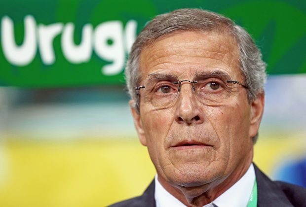
                <strong>Uruguay</strong><br>
                Erst hat sich das Team um Topstar Luis Suarez auf den letzten Drücker qualifiziert, dann bekommt die Mannschaft von Trainer Oscar Washington Tabarez auch noch eine "Hammergruppe" und muss gegen zwei europäische Fußball-Größen antreten.
              