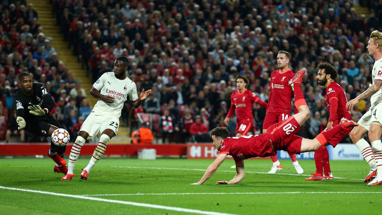 
                <strong>Liverpool lässt nicht locker</strong><br>
                Jetzt beißen sich die "Reds" fest. Jota und Joker Curtis Jones scheitern nur knapp.
              