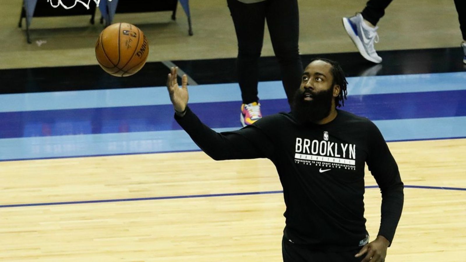 
                <strong>James Harden (Brooklyn Nets)</strong><br>
                 - Punkte: 25,3 - Rebounds: 7,8 - Assists: 11,1 - All-Star-Nominierungen: 9
              