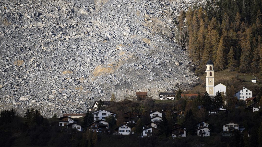 Im schlimmsten Fall müssen die rund 90 Dorfbewohner:innen den Ort für Monate verlassen.