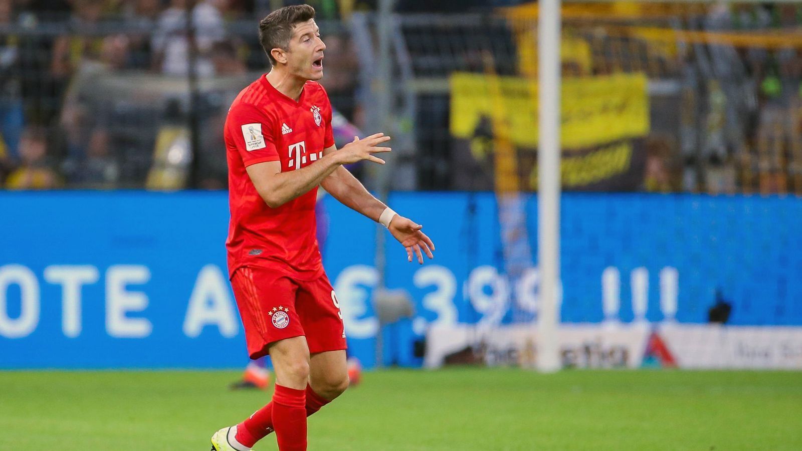 
                <strong>Robert Lewandowski</strong><br>
                Lewandowski zeigt sich von seiner spielfreudigen Seite und schaltet sich immer wieder früh in die Bayern-Angriffe ein. Dafür ist er vor dem Tor weniger präsent, weil ihm die BVB-Innenverteidigung ein ums andere Mal die Pässe wegfängt. ran-Note: 3
              