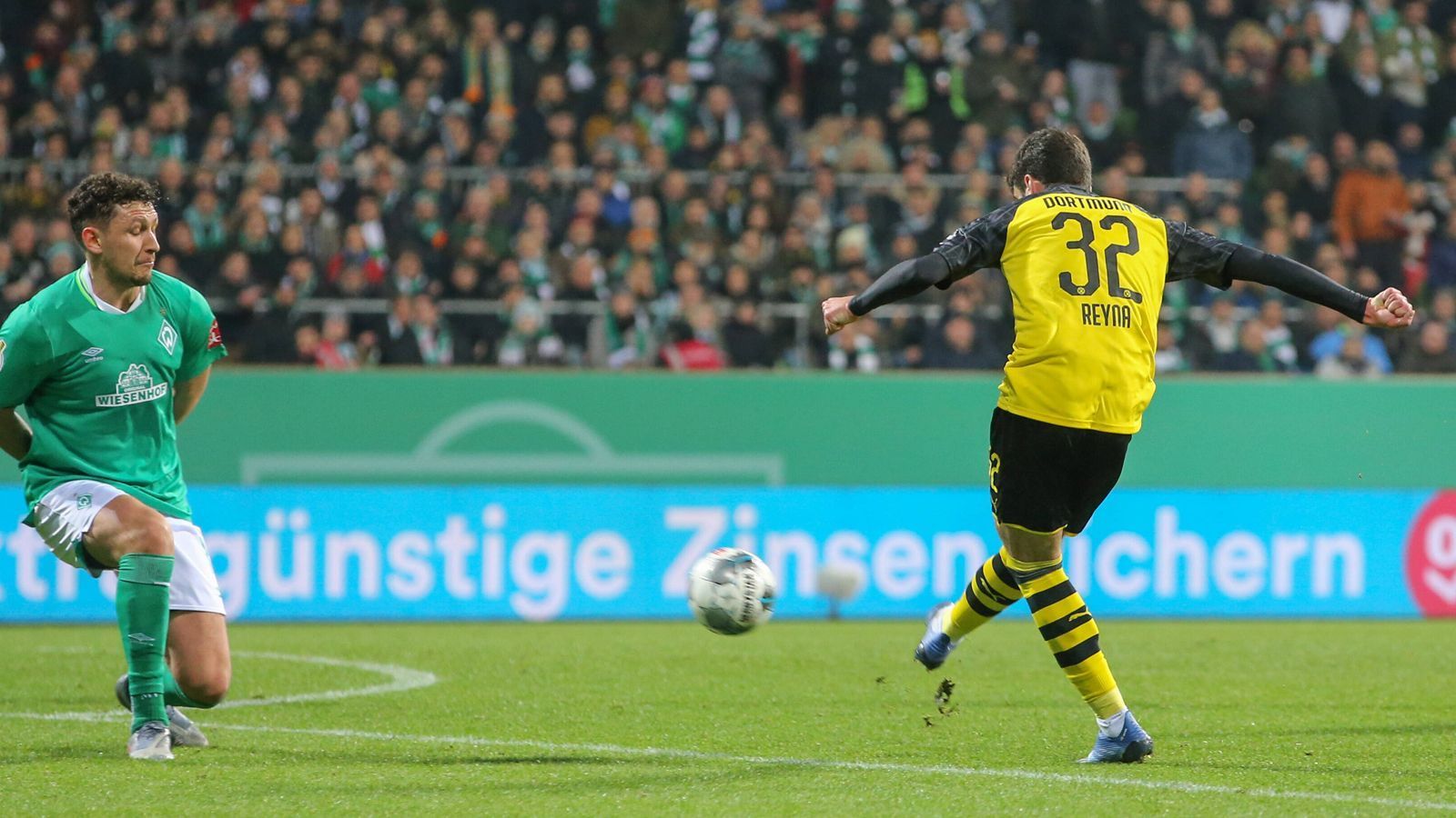 
                <strong>Platz 1 - Giovanni Reyna (Borussia Dortmund)</strong><br>
                Alter zum Zeitpunkt des Tores: 17 Jahre, 2 Monate, 22 TageBegegnung: Werder Bremen - Borussia Dortmund (Ergebnis: 3:2, 04. Februar 2020)
              