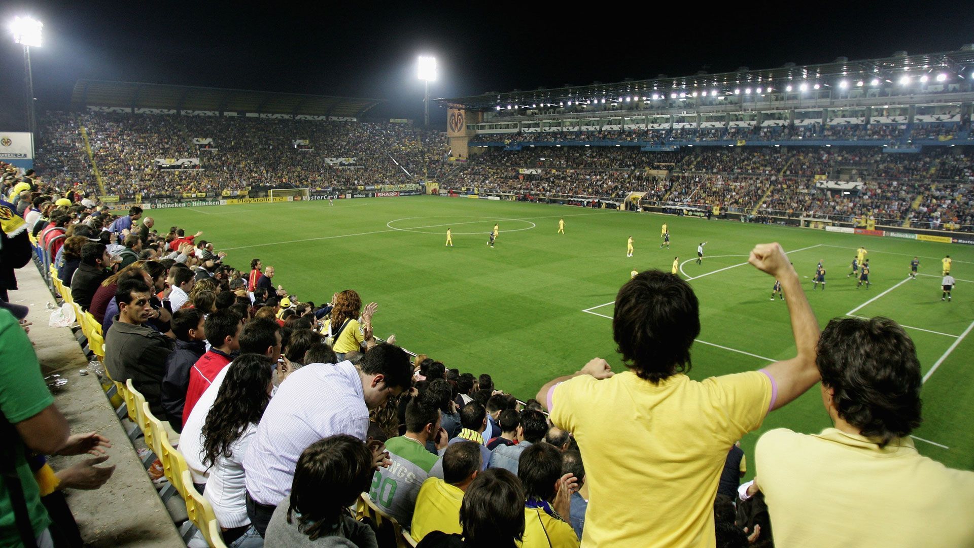 
                <strong>Stadion: Estadio de la Ceramica</strong><br>
                Das Estadio de la Ceramica dient seit 1923 als Heimspielstätte des FC Villarreal. Es bietet "nur" 23.500 Zuschauern Platz. Bezogen auf die Einwohnerzahl ist das jedoch eine ganze Menge. Laut offiziellen Angaben leben etwa 50.000 Menschen in Villarreal. Das Stadion war die längste Zeit unter dem vorherigen Namen El Madrigal bekannt.
              