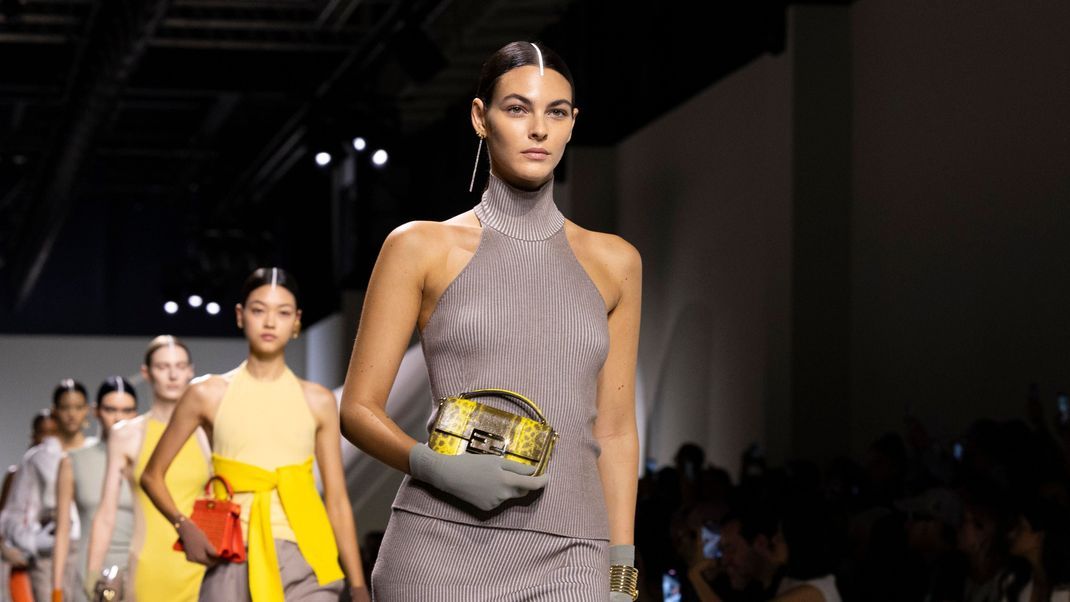 Das römische Label Fendi begeisterte direkt zum Auftakt der Mailänder Fashion Week mit klassischen Designs.