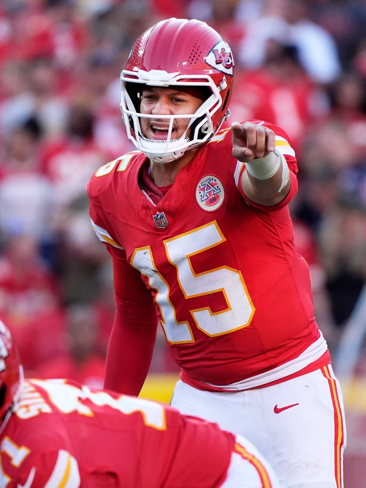 Kansas City Chiefs quarterback Patrick Mahomes (15) calls out coverage against the Ravens at Arrowhead Stadium in Kansas City, Missouri on Sunday, September 28, 2025. PUBLICATIONxNOTxINxUSA KCP2025...