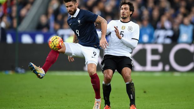 
                <strong>Mats Hummels</strong><br>
                Mats Hummels: Klärte in der 16. Minuten zwei Mal stark. Ansonsten souverän in der Innenverteidigung und unauffällig nach vorne. Verschätzt sich beim zweiten Gegentor. ran-Note: 4.
              