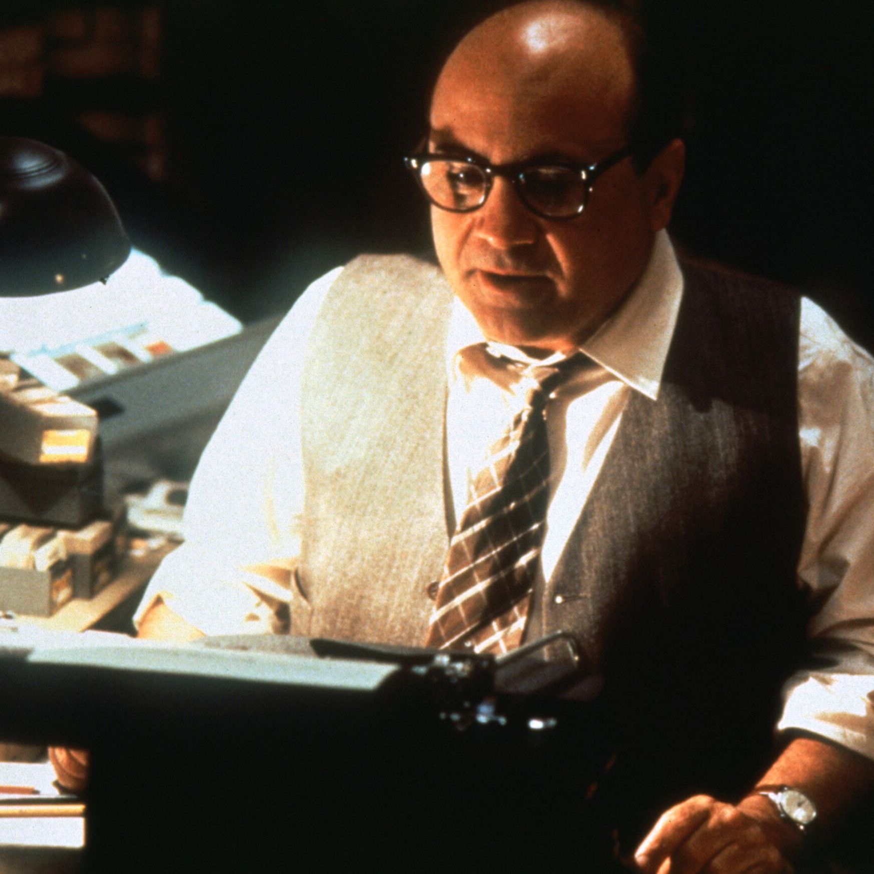 L.A. Confidential, (L.A. CONFIDENTIAL) USA 1997, Regie: Curtis Hanson, DANNY DeVITO, Stichwort: Schreibmaschine
