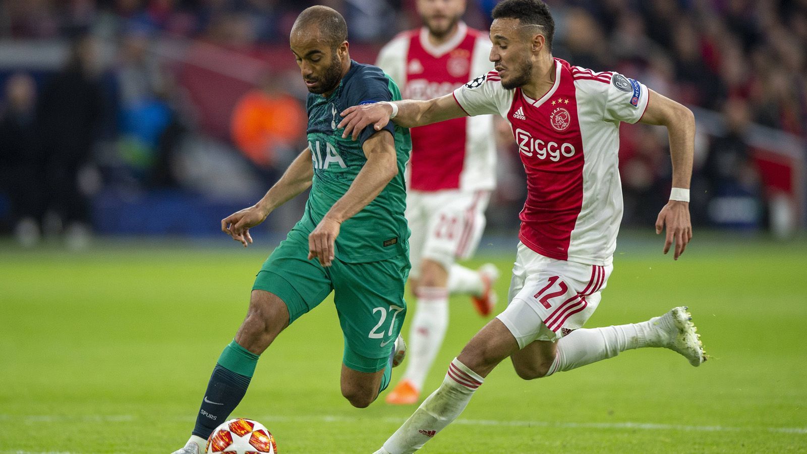 
                <strong>Noussair Mazraoui (Ajax Amsterdam)</strong><br>
                Ersetzt im Vergleich zum Hinspiel Veltmann und hat es auf der rechten Abwehrseite häufiger mit Son zu tun. Lässt sich beim ersten Gegentor zu leicht austanzen, zuvor wenig gefordert. ran-Note: 3
              