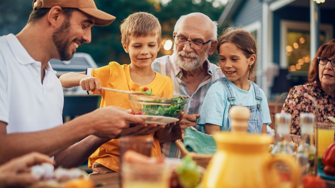 Salat gehört zu einem gelungenen Grillabend wie das Grillgemüse&nbsp;oder Grillfleisch.