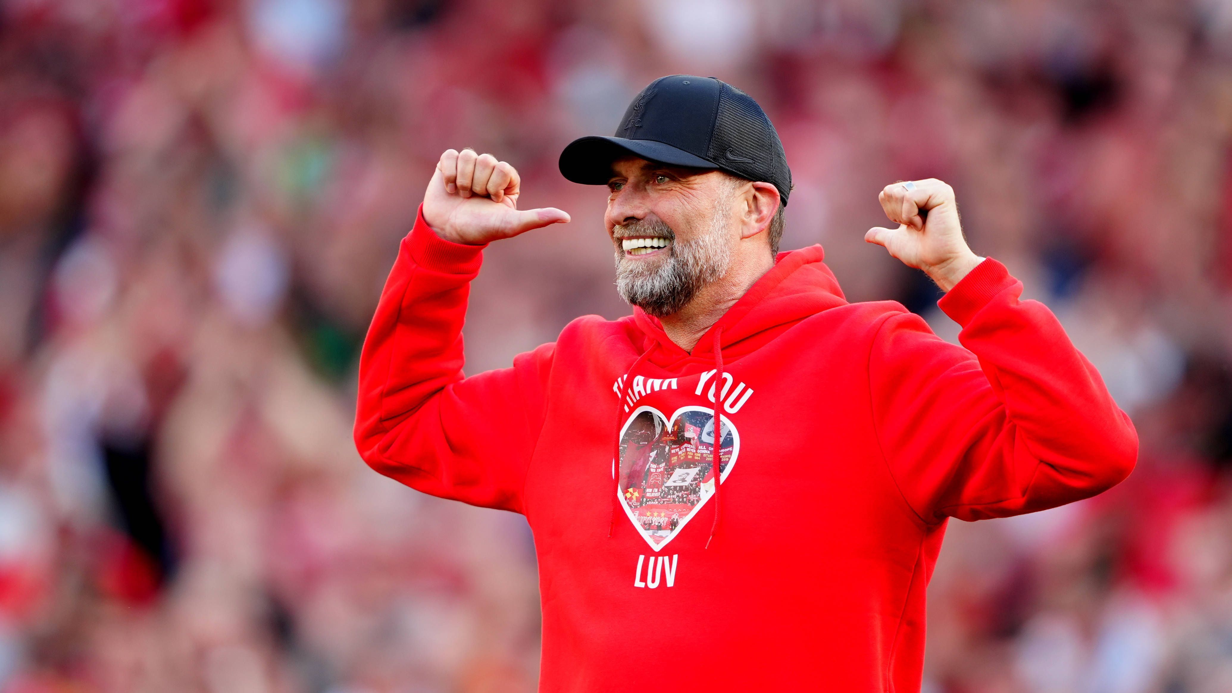 <strong>FC Liverpool</strong><br>Richtiggehend geräuschlos verlief dagegen die Suche des FC Liverpool nach einem Nachfolger von Jürgen Klopp. Nachdem der Fanliebling im Januar verkündet hatte, zwei Jahre vor Ablauf seines Vertrags am Ende der Saison gehen zu wollen, tüteten die Verantwortlichen im Hintergrund die Verpflichtung von Arne Slot von Feyenoord Rottderdam ein ...