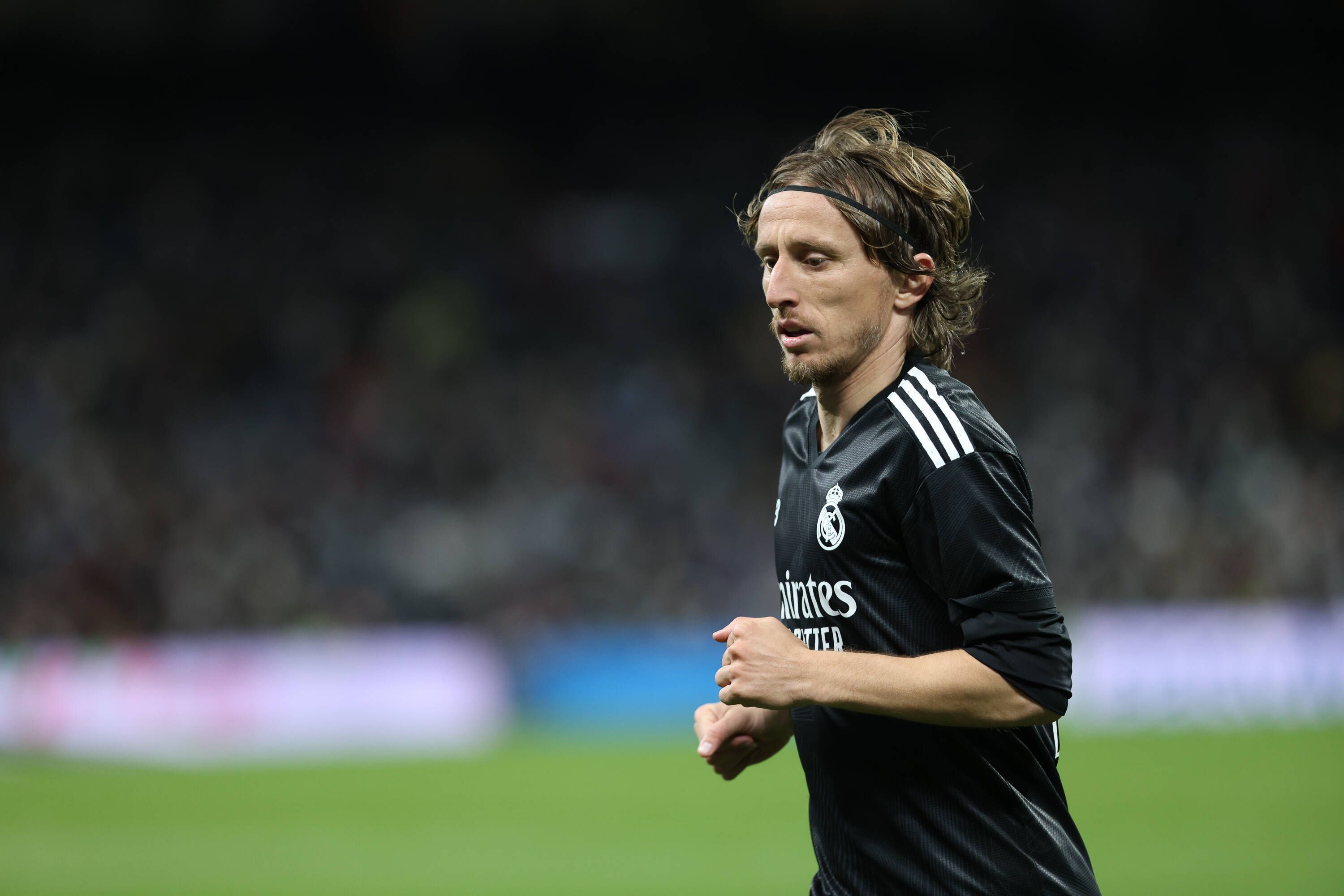 
                <strong>Platz 17: Luka Modric (Real Madrid)</strong><br>
                Jahresgehalt: 20.000.000 Euro
              