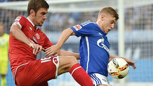
                <strong>Zweikampf-König: Stefan Bell</strong><br>
                Zweikampf-König: Stefan Bell. Starke 71 Prozent seiner Duelle gewinnt der Mainzer Abwehrrecke. Damit ist der 24-Jährige der beste Bundesliga-Profi, der in dieser Saison mindestens 50 Zweikämpfe bestritten hat. Der 1. FSV kann nicht auf ihn verzichten: Bell hat noch keine Liga-Minute verpasst.
              