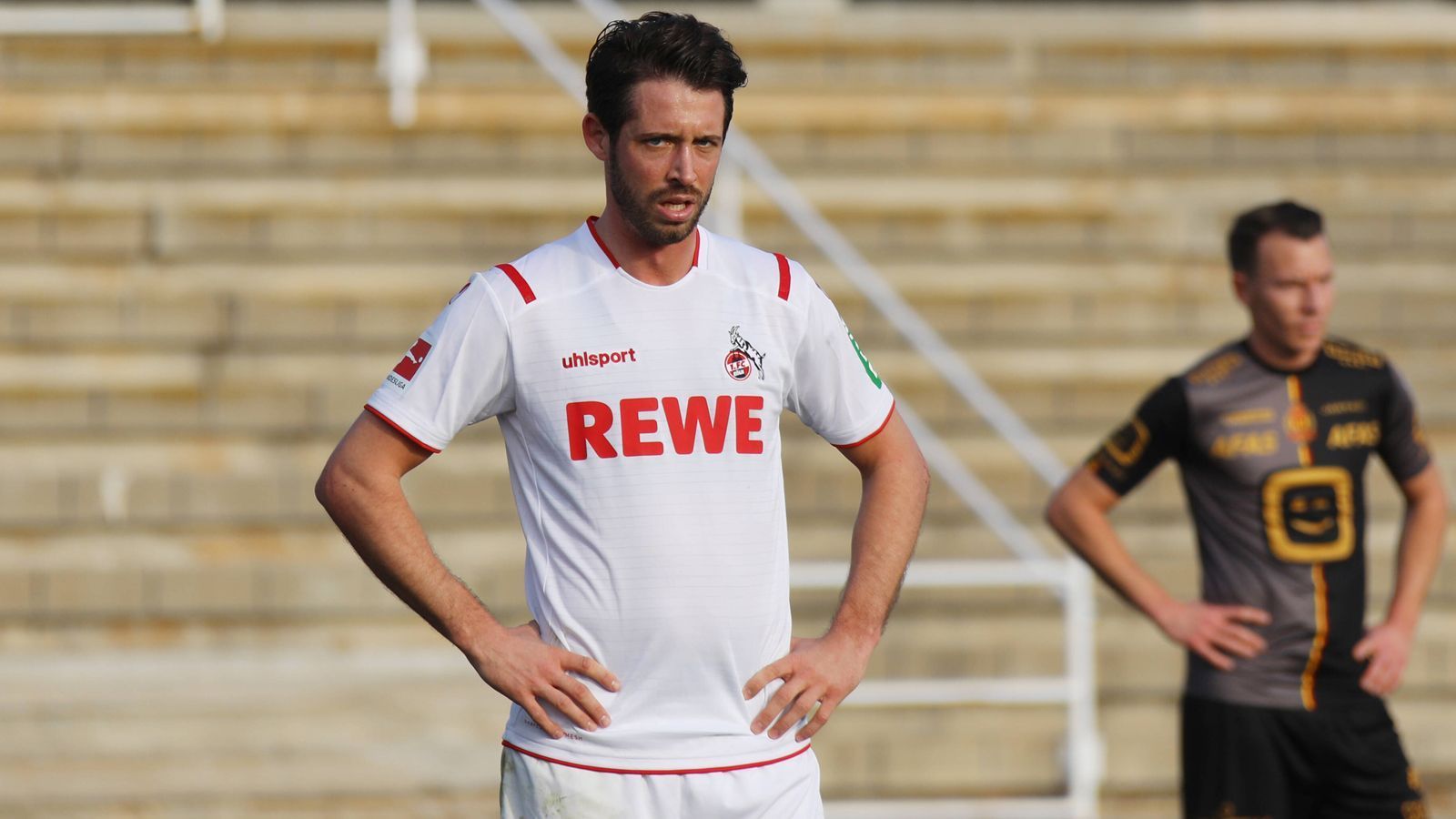 
                <strong>Mark Uth (1. FC Köln)</strong><br>
                Die Schalker haben Anfang Januar selbst auch einen Offensivmann abgegeben, nämlich Mark Uth. Der 28-Jährige kam in der Hinrunde für die Gelsenkirchener ebenfalls nur sporadisch zum Einsatz und versucht sich nun in seiner Geburtsstadt Köln. Dort soll Uth den Aufsteiger mit Toren vor dem Abstieg bewahren. Im Herbst 2019 blieb Uth bei insgesamt neun Pflichtspiel-Einsätzen für die Schalker ohne Treffer. 
              